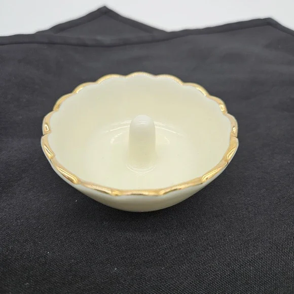 Vintage Discontinued Lenox Ring Holder Scalloped Edge Trimmed In Gold - Picture 1 of 6